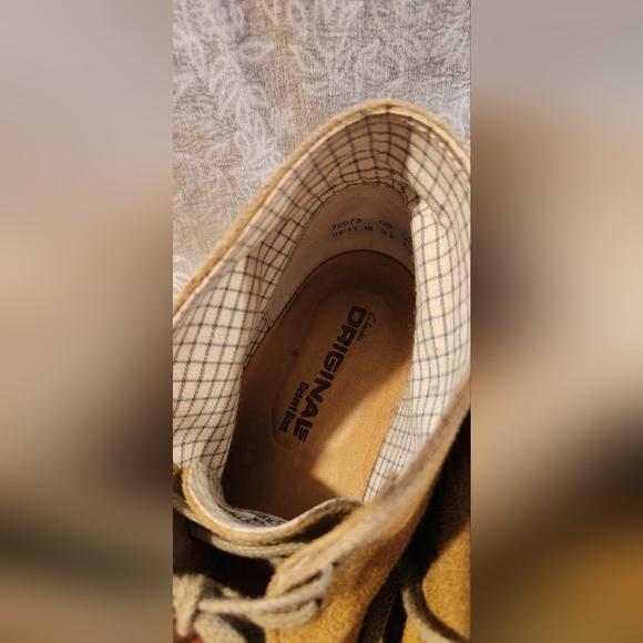 Clarks "Chukka" Desert Boot, Suede - Picture 2 of 10